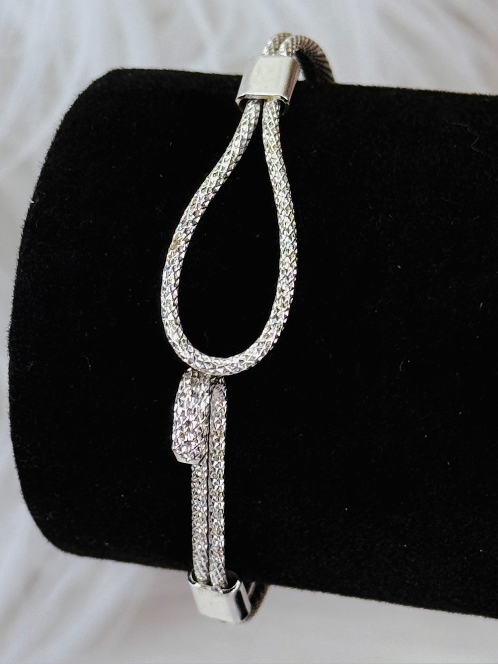 Beautiful Silvertone vintage minimalist bracelet